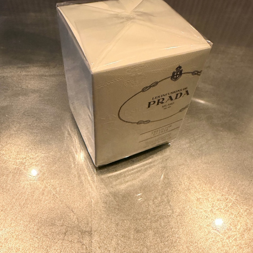 Prada Infusion d'Iris Scented Candle - BRAND NEW - teal/green candle color - Picture 6 of 6